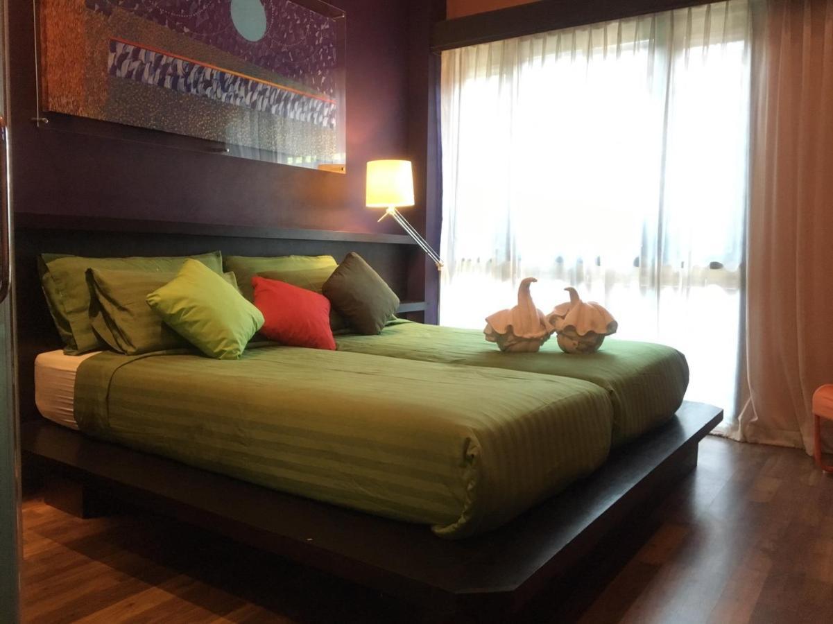Third Rock Hostel Bangkok Esterno foto