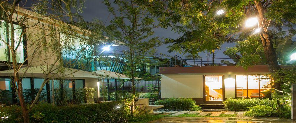 Third Rock Hostel Bangkok Esterno foto
