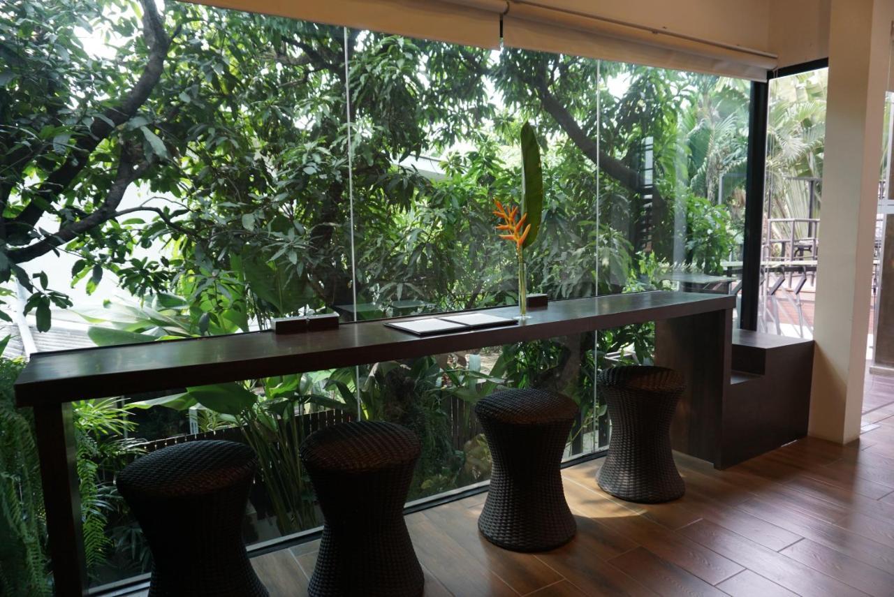 Third Rock Hostel Bangkok Esterno foto