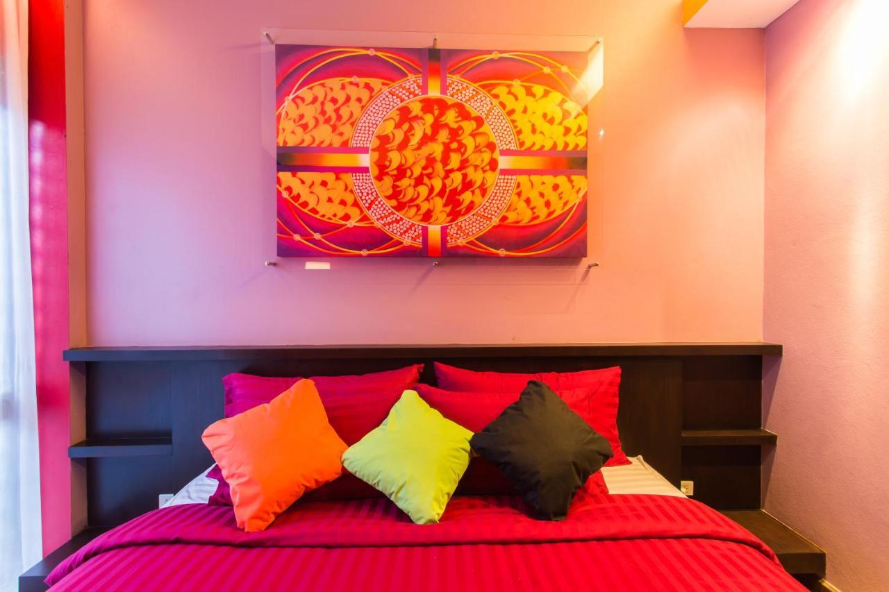 Third Rock Hostel Bangkok Esterno foto