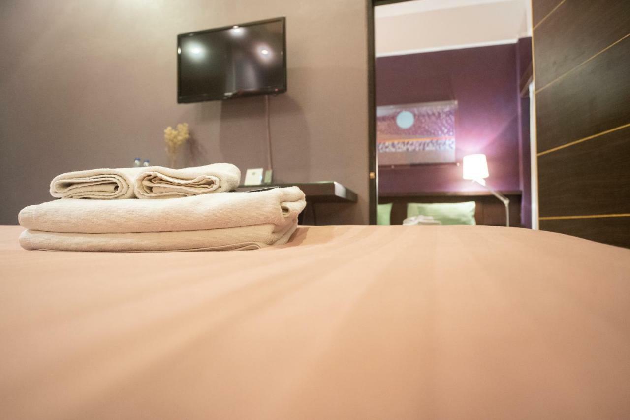 Third Rock Hostel Bangkok Esterno foto