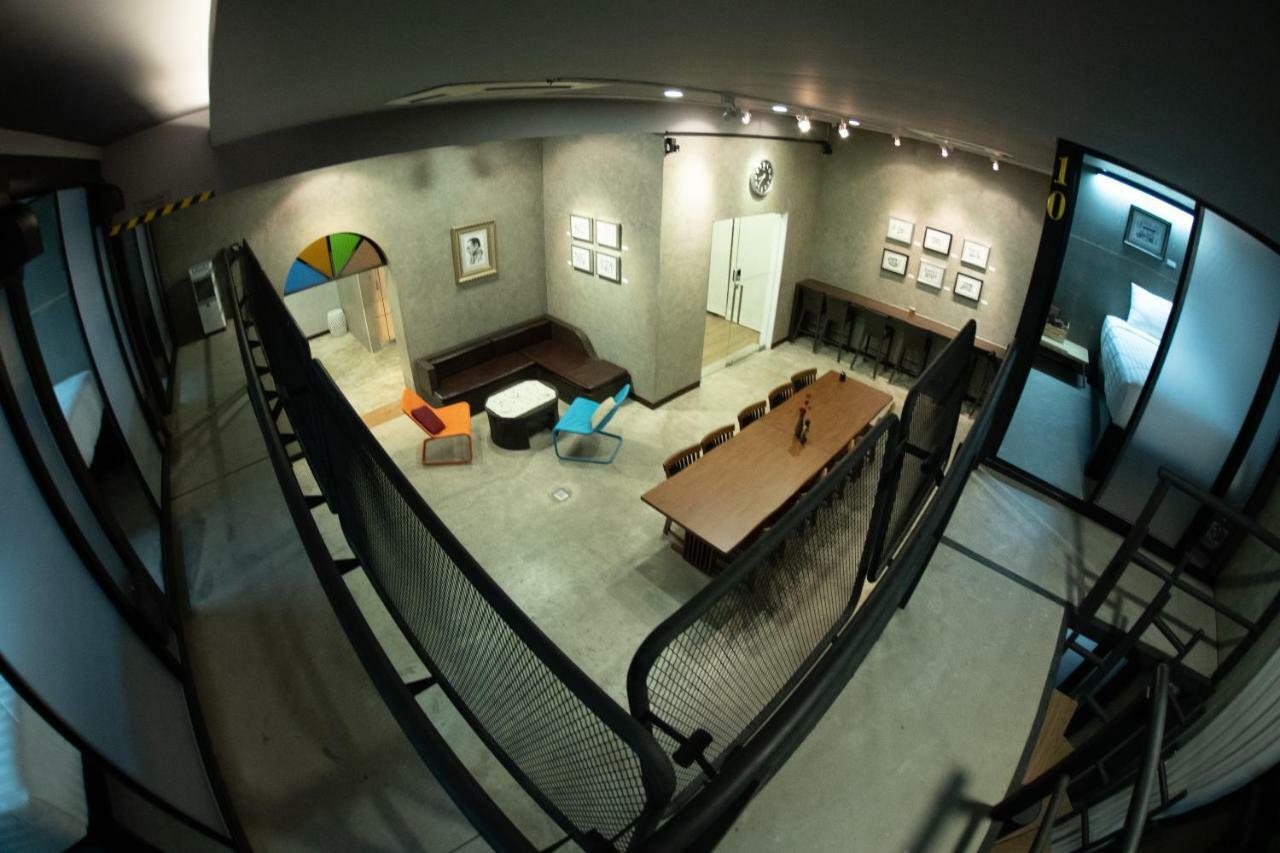 Third Rock Hostel Bangkok Esterno foto