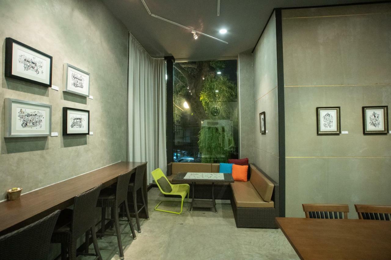 Third Rock Hostel Bangkok Esterno foto